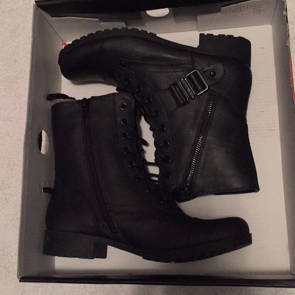 LAST ONE, NWT G by Guess women boots multiple size - Picture 4 of 7